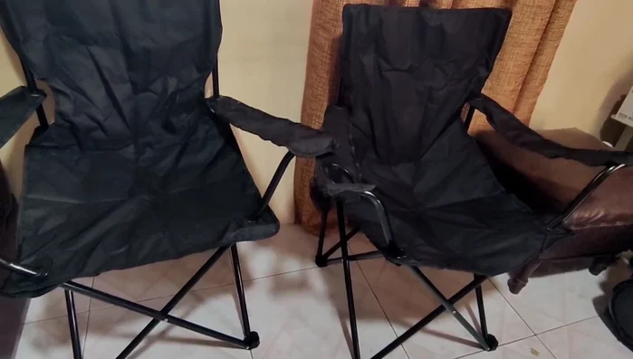 Unboxing and initial inspection of the camping chair.