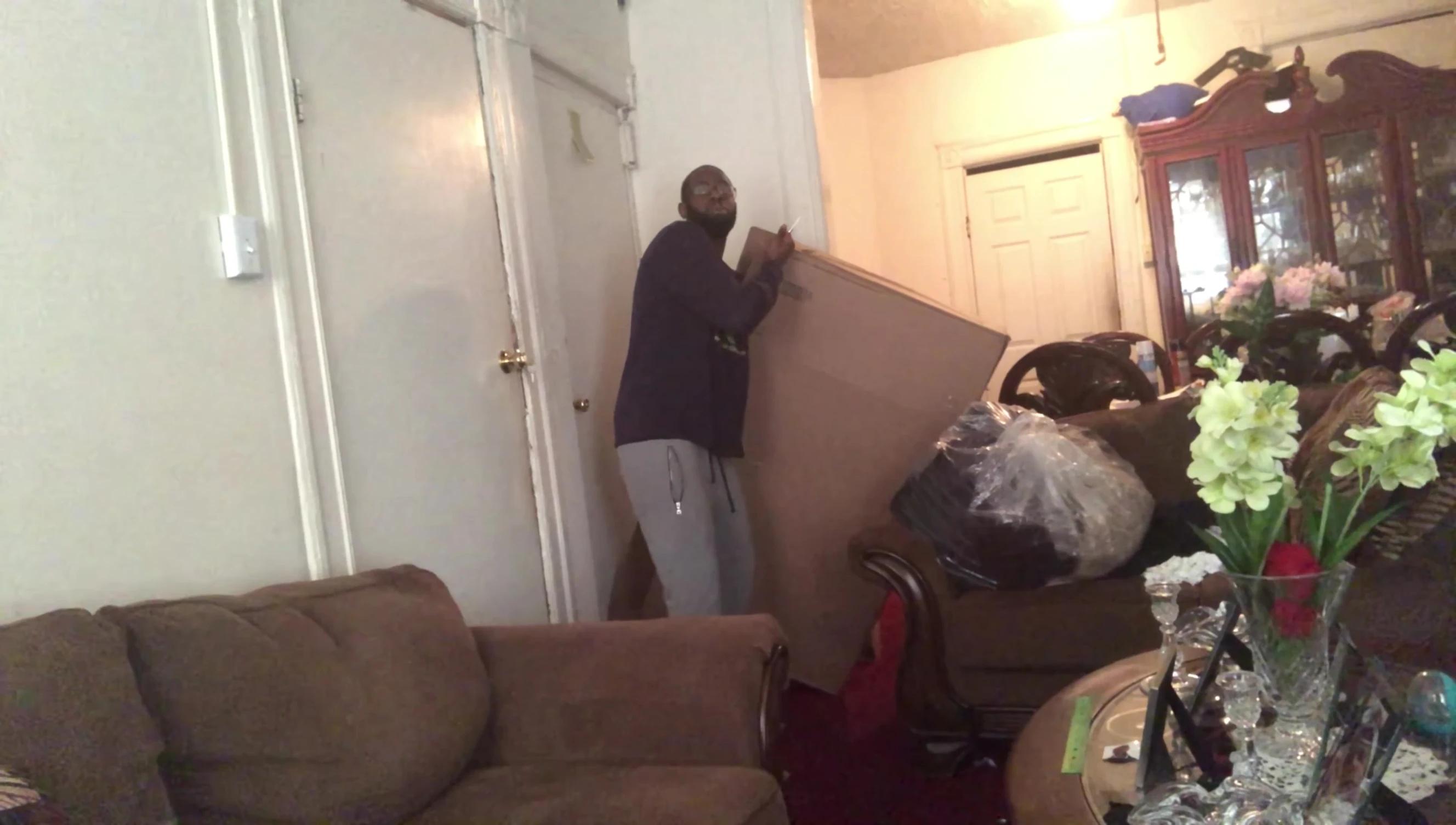 The large box containing the Kijaro Dual Lock chair.