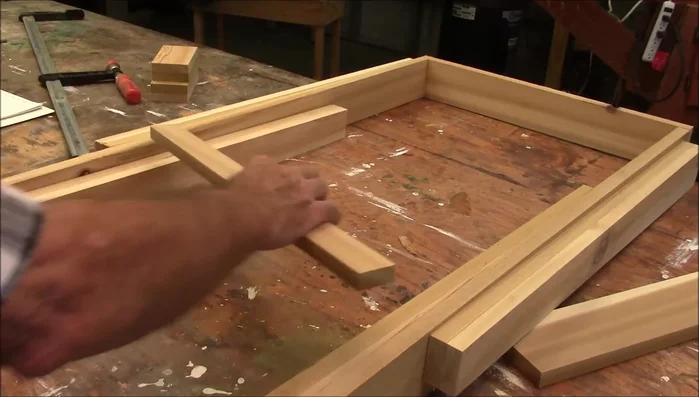 Add angled oak supports to assist leg folding and frame rigidity.