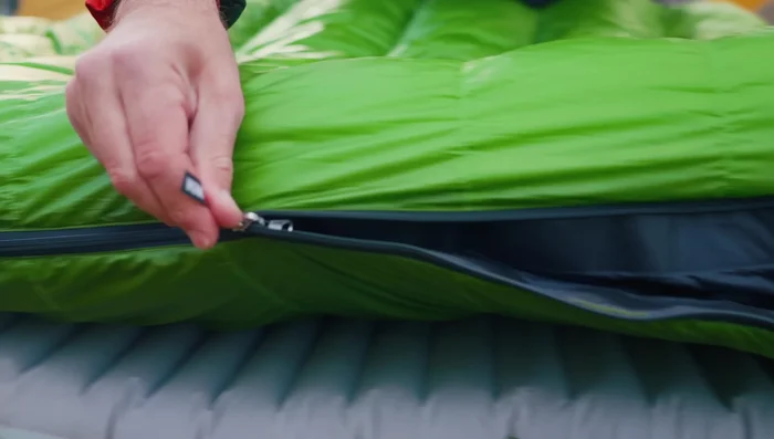 Check for quality construction: Inspect the stitching, fabric, and overall construction of the bag to ensure its durability and longevity. Pay close attention to details like the footbox and the way the bag is designed to allow for optimal comfort.