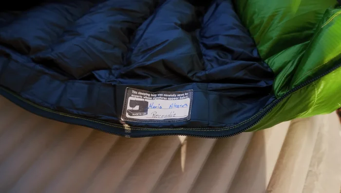 Check for quality construction: Inspect the stitching, fabric, and overall construction of the bag to ensure its durability and longevity. Pay close attention to details like the footbox and the way the bag is designed to allow for optimal comfort.