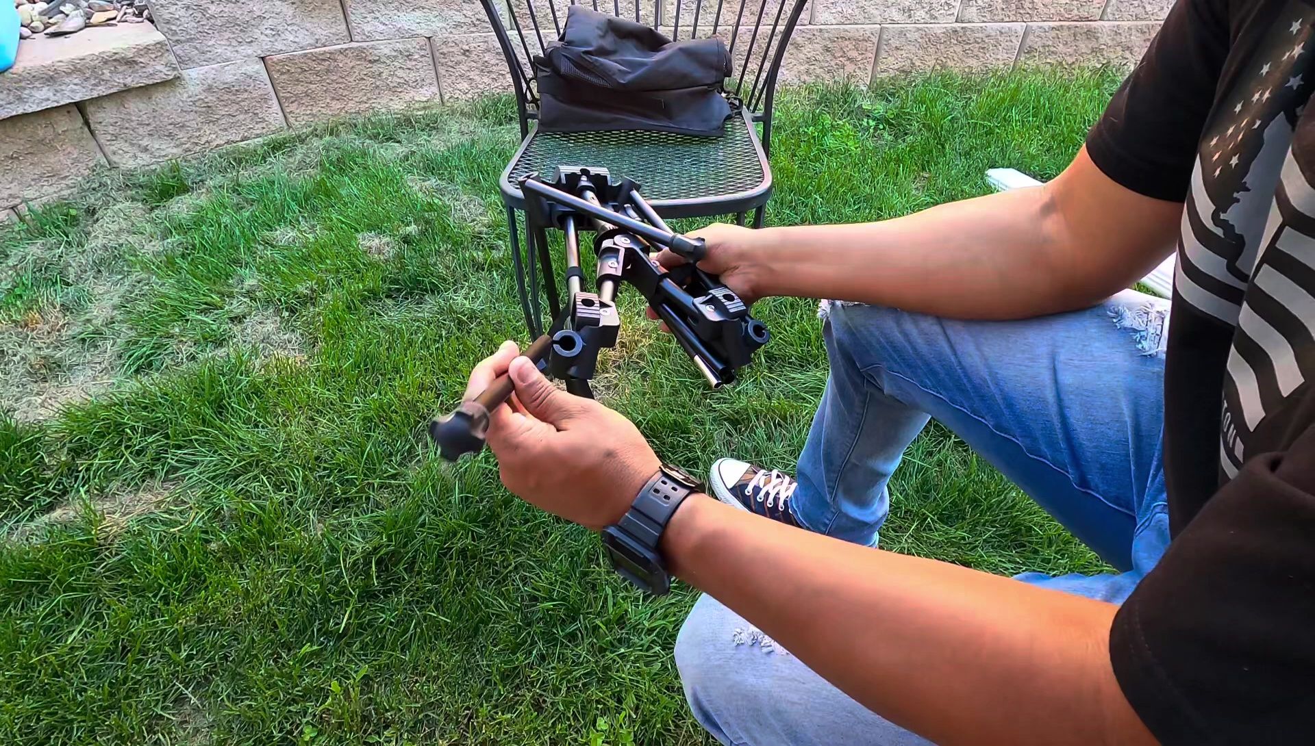 The reviewer easily setting up the chair.