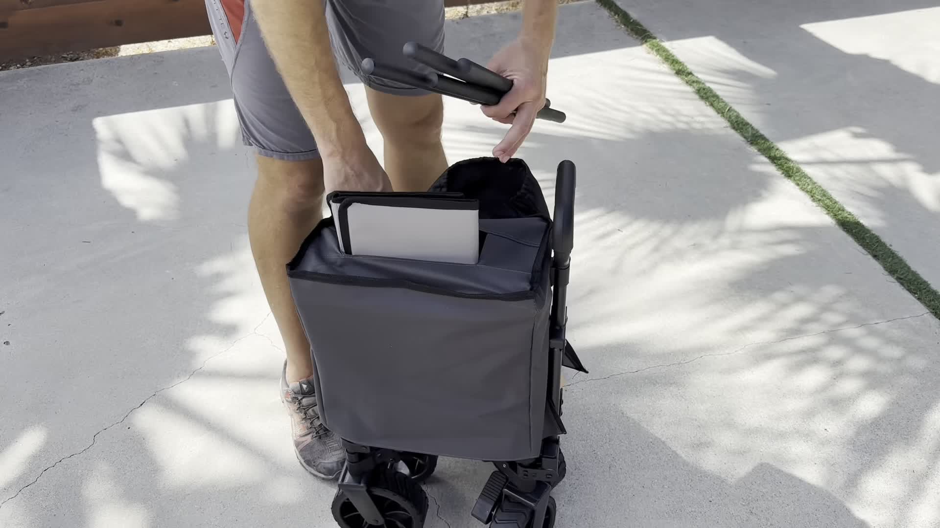 The wagon cover with its small pocket