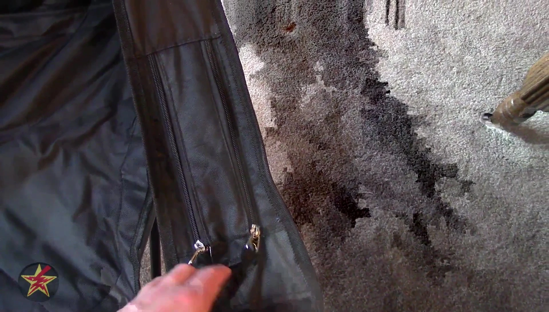 The zippered cooler pouch is shown.