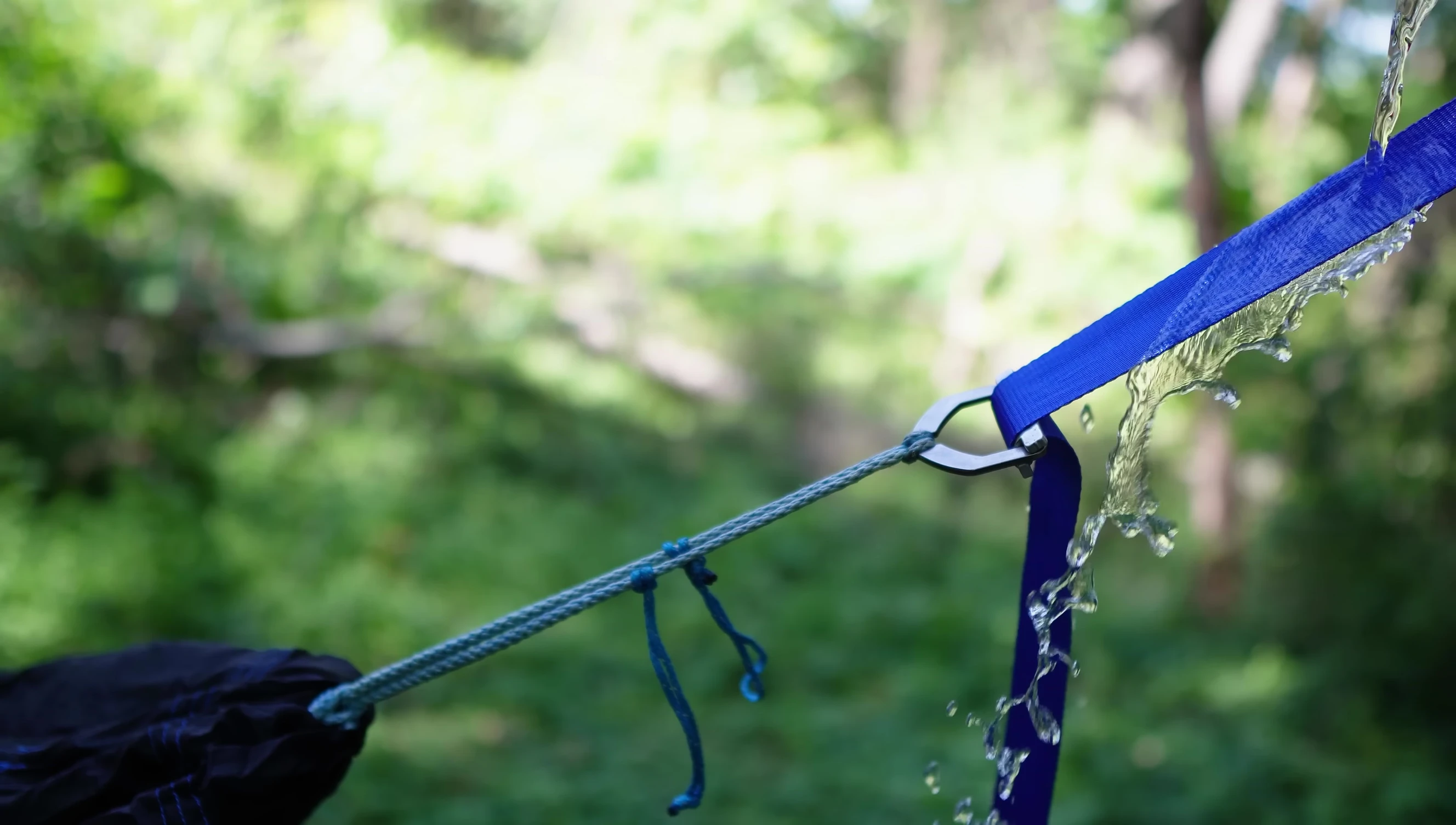 Visual representation of the water dripping down the straps
