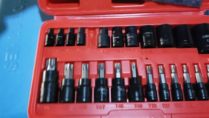 Repeat steps 5-7 for the other headlight.