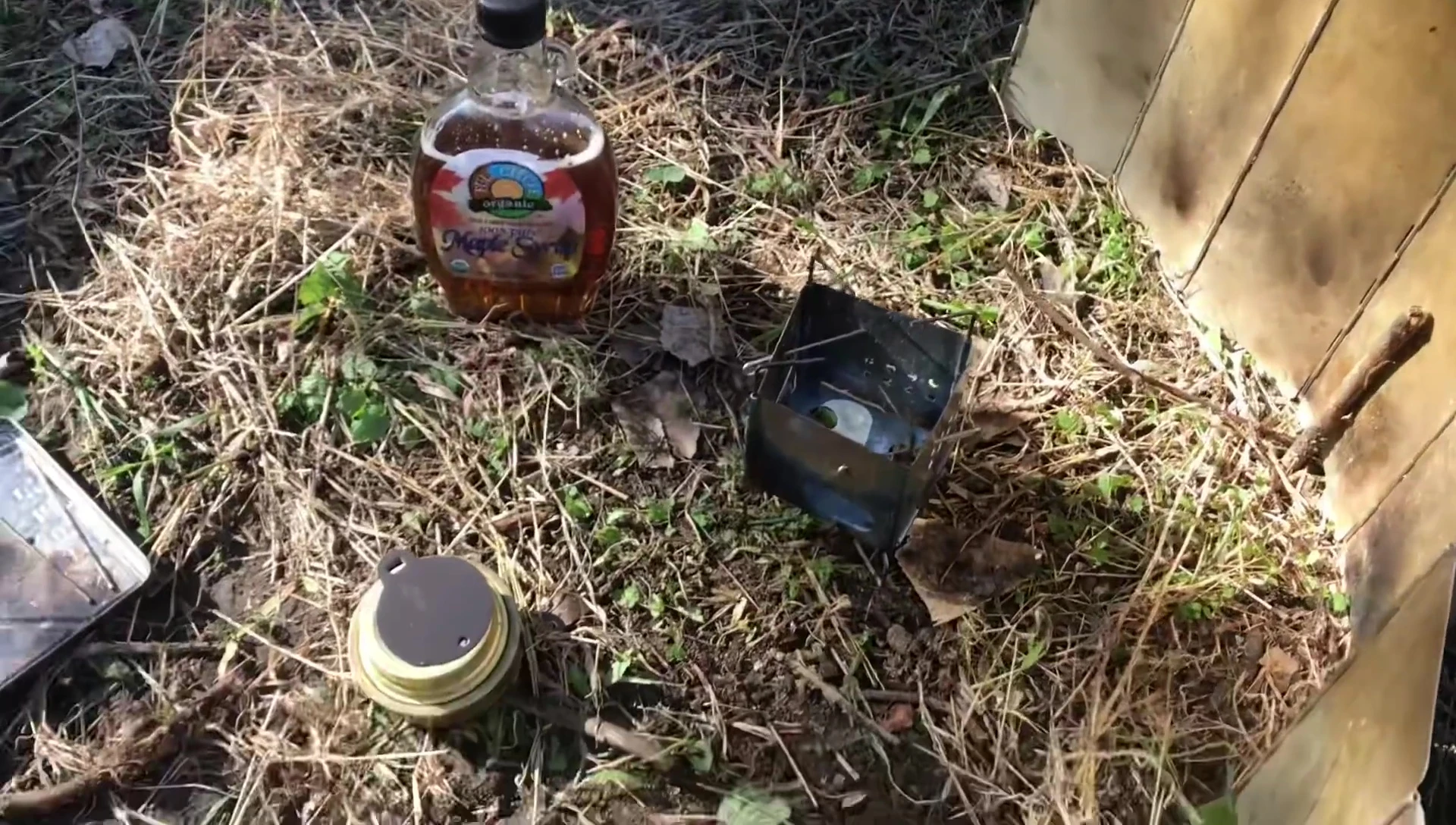 Train jeah burner and Hidden Woodsman fire pouch for pancakes.