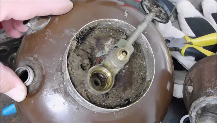 Clean the generator needle valve: Carefully clean the needle with alcohol, using a single direction to avoid bending.