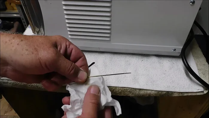Clean the generator needle valve: Carefully clean the needle with alcohol, using a single direction to avoid bending.