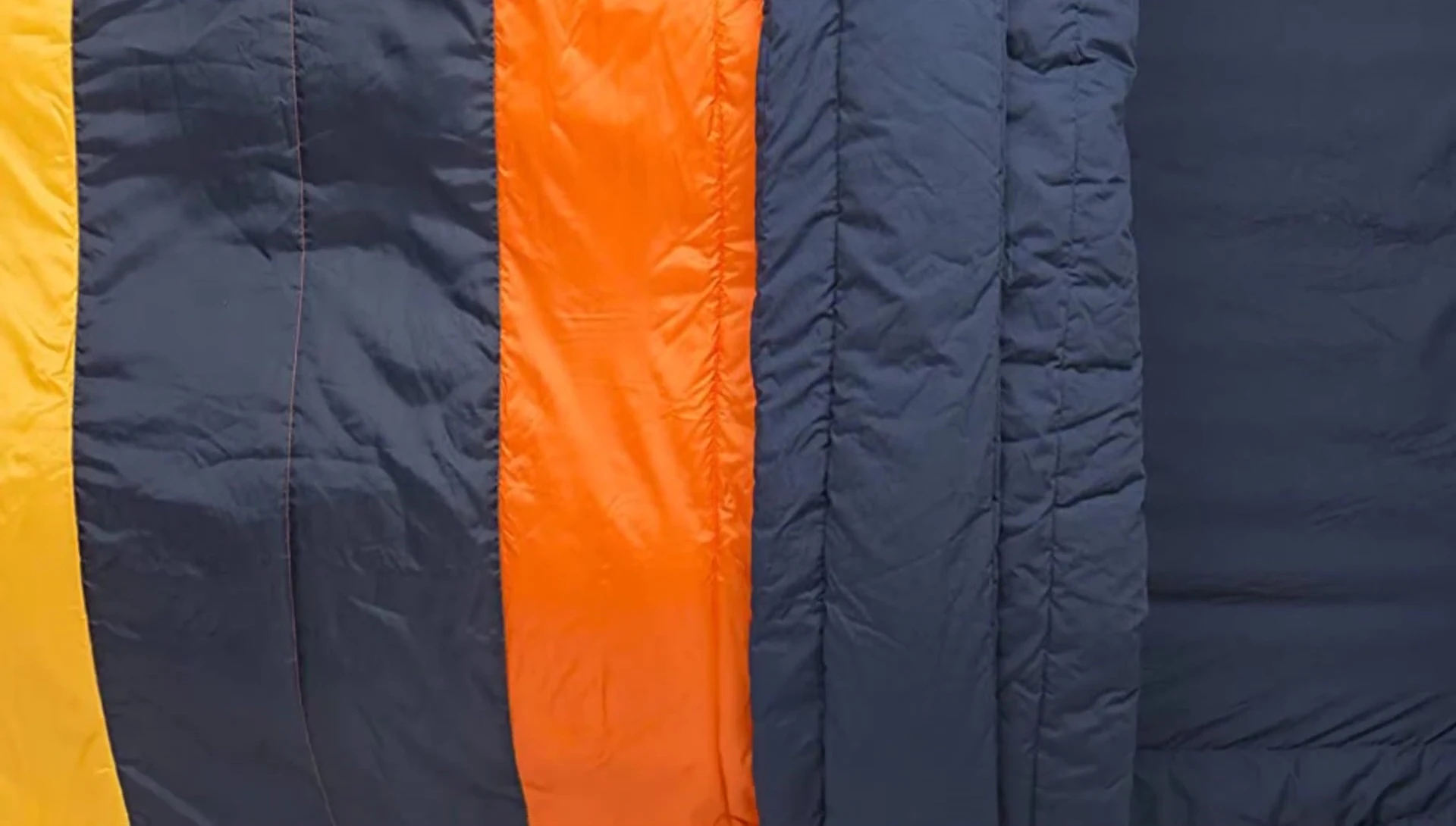 Highlighting the double zippers of the bag