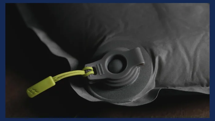 Leave the mat to self-inflate.