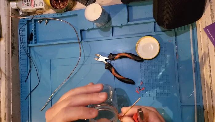 Shape and adjust the wire to ensure it fits the jar comfortably and the handle is secure.