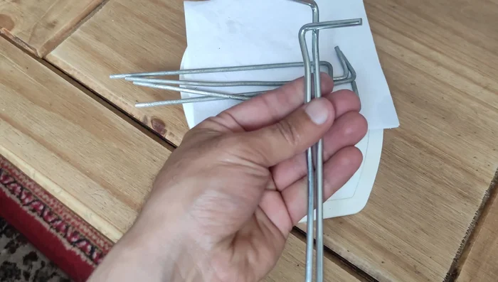 Compare weight of pegs: Highlight the weight differences between various peg types for backpacking considerations.