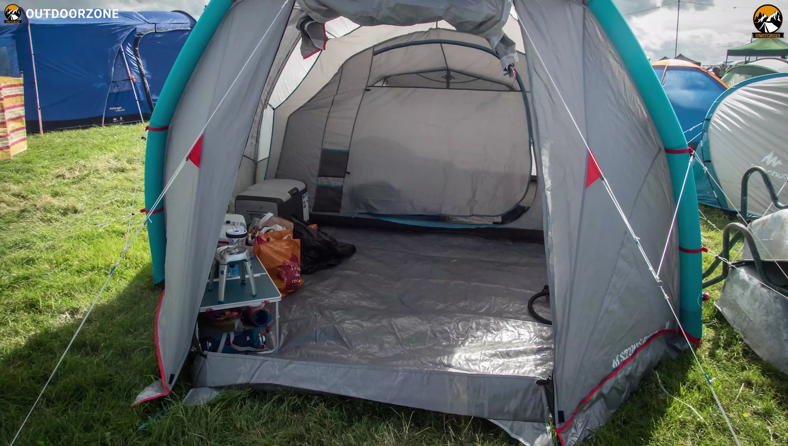 Quechua 2 Seconds Fresh & Black Inflatable Tent being set up