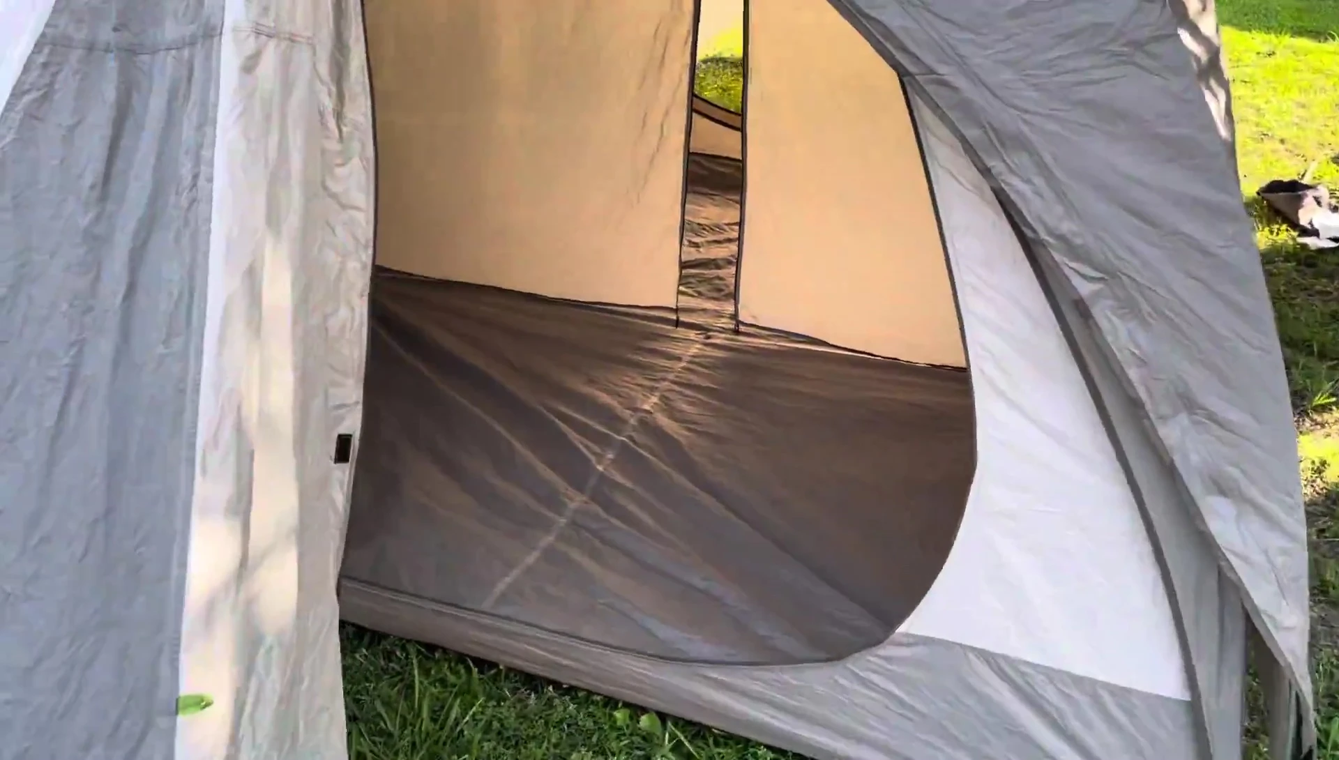 Close-up of the poorly designed clip