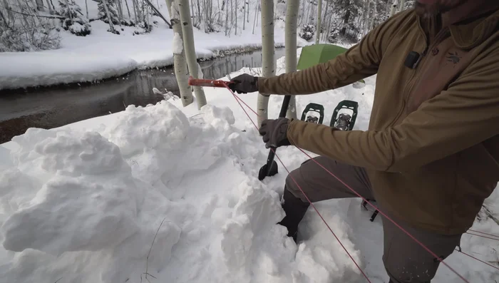 Center the tensioners above and below the stake.