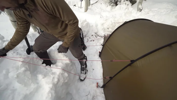 Add more snow on top for extra stability.