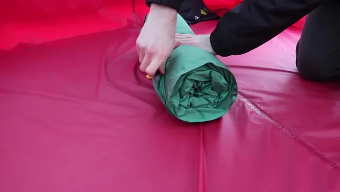 Once mostly deflated, lock the valves again.