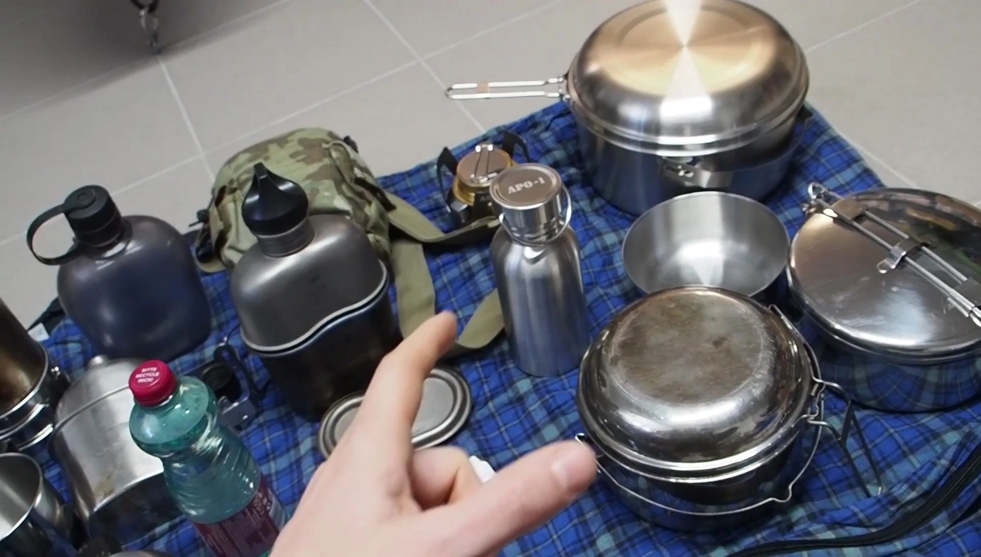 Stainless steel containers