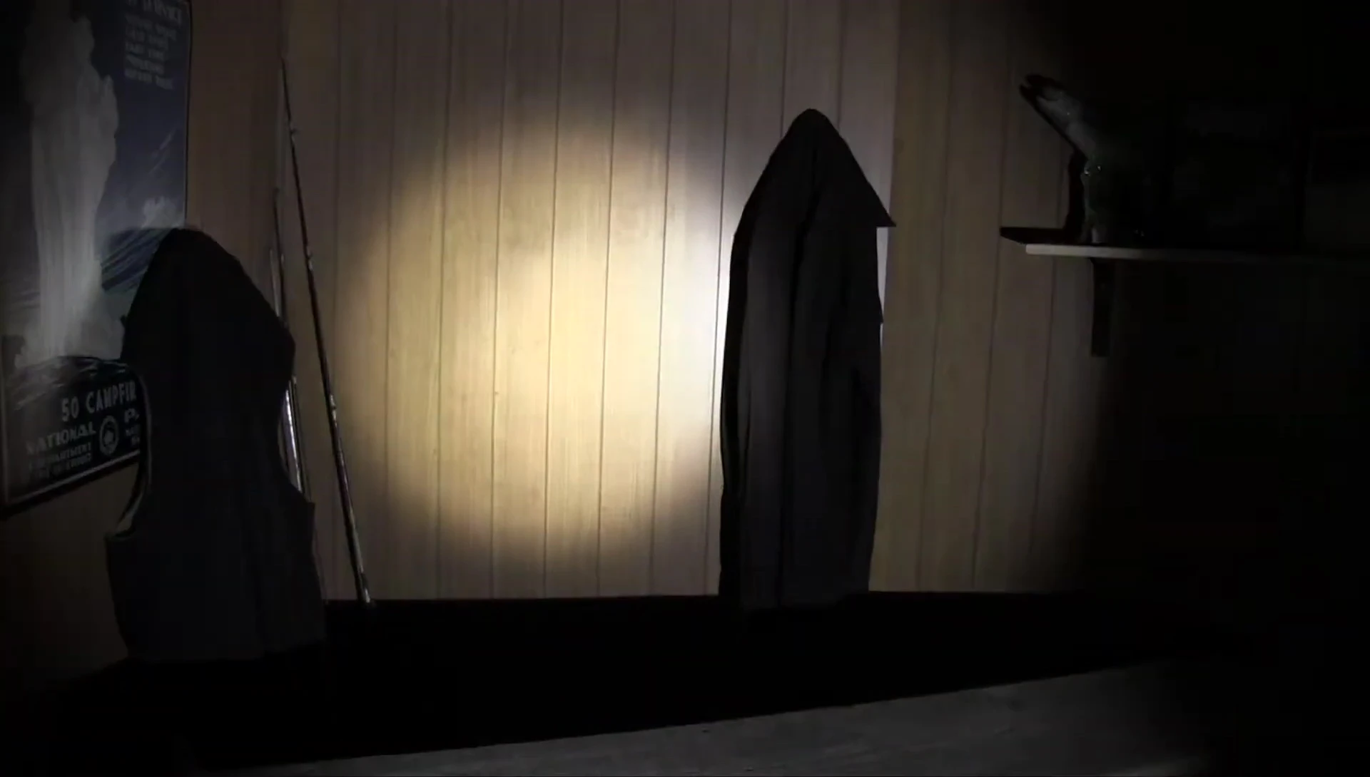 Demonstration of the adjustable focus feature, showcasing the spot beam.