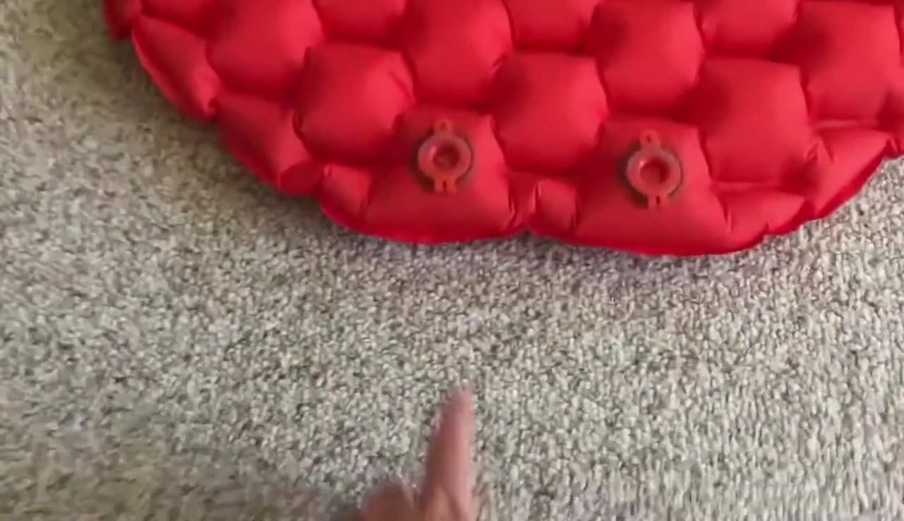 Image of the separate inflate and deflate valves.