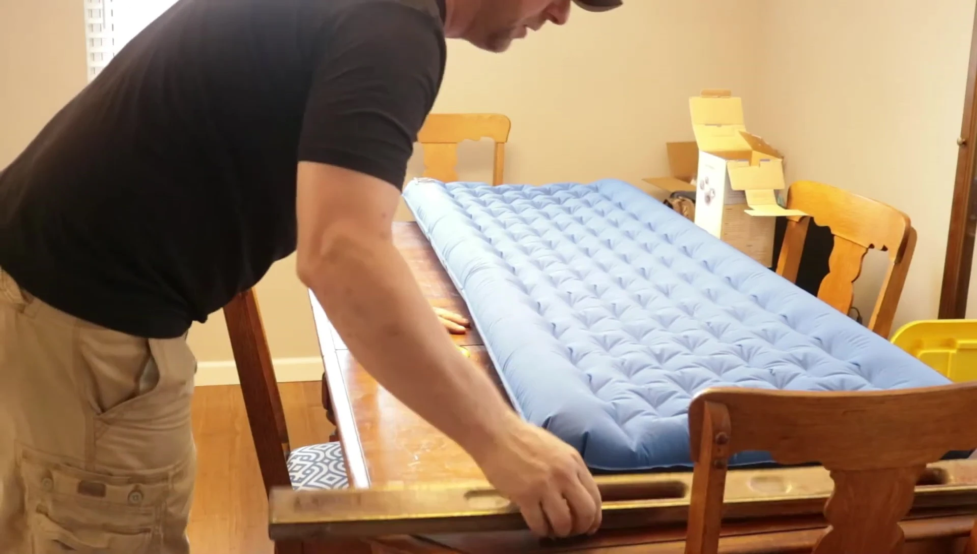 Measuring the thickness of the sleeping pad.