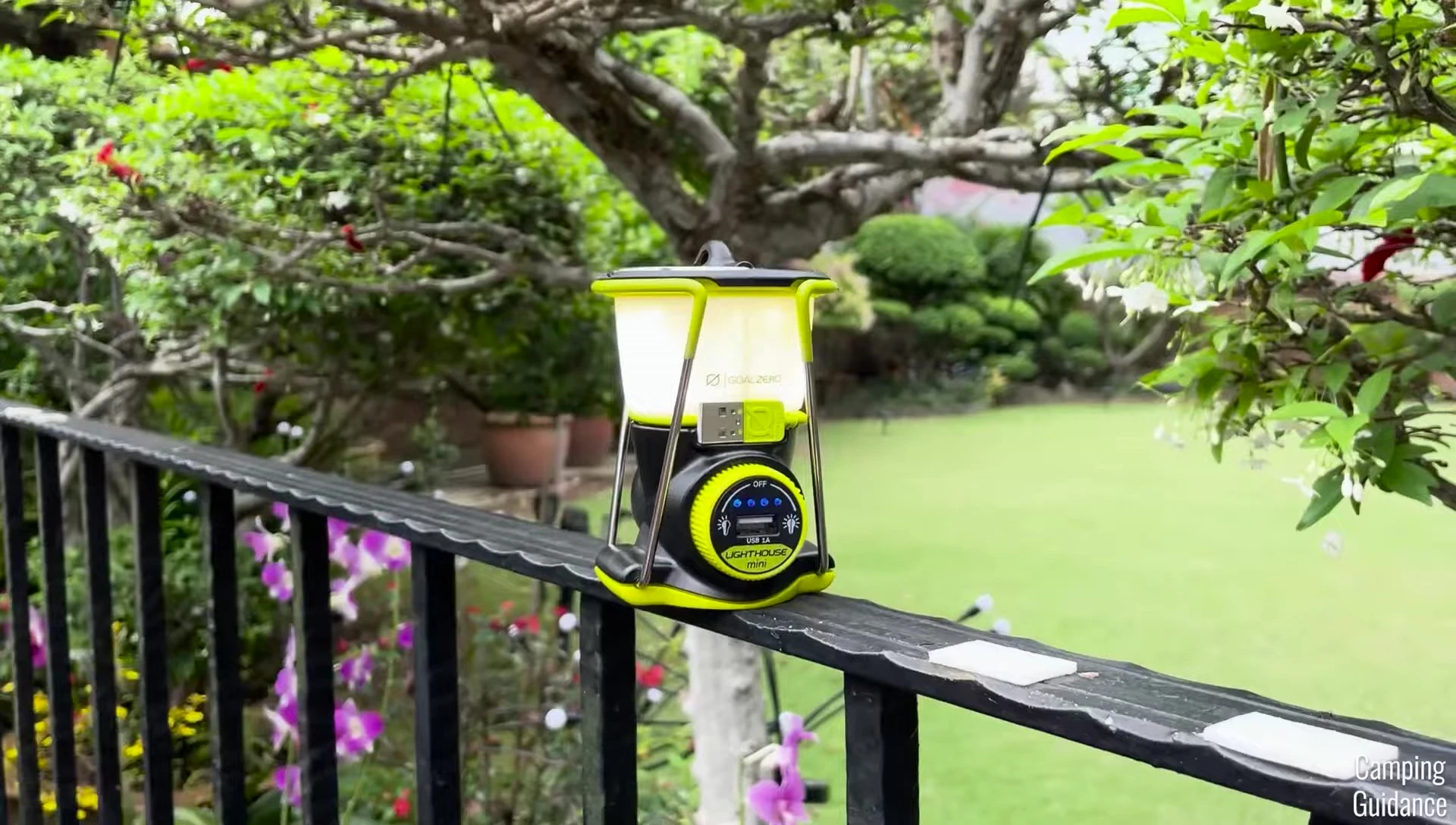 Magnetic base attaching the lantern in different orientations