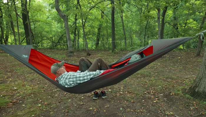 Get into the hammock and zip up your sleeping bag.