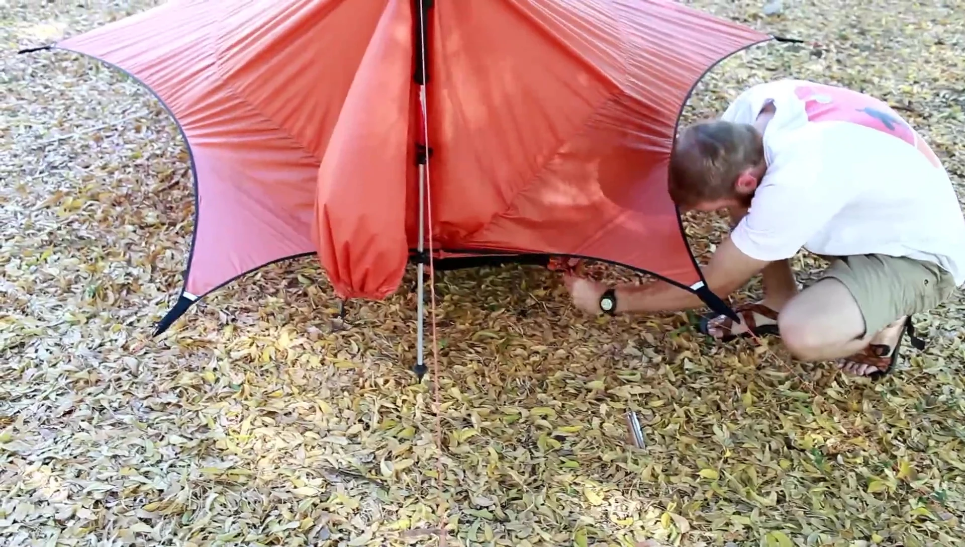 Attaching the floor corners to the stake points