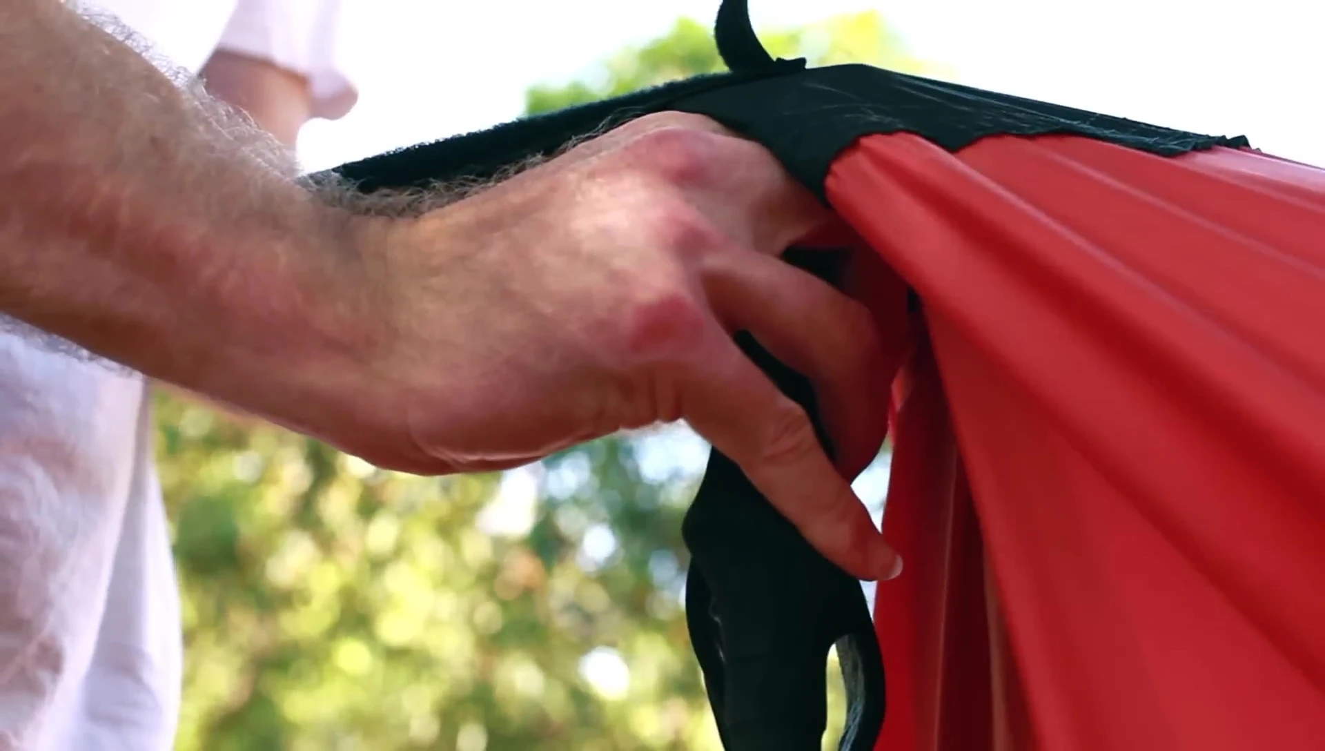 Securing the trekking pole with the handle attachment