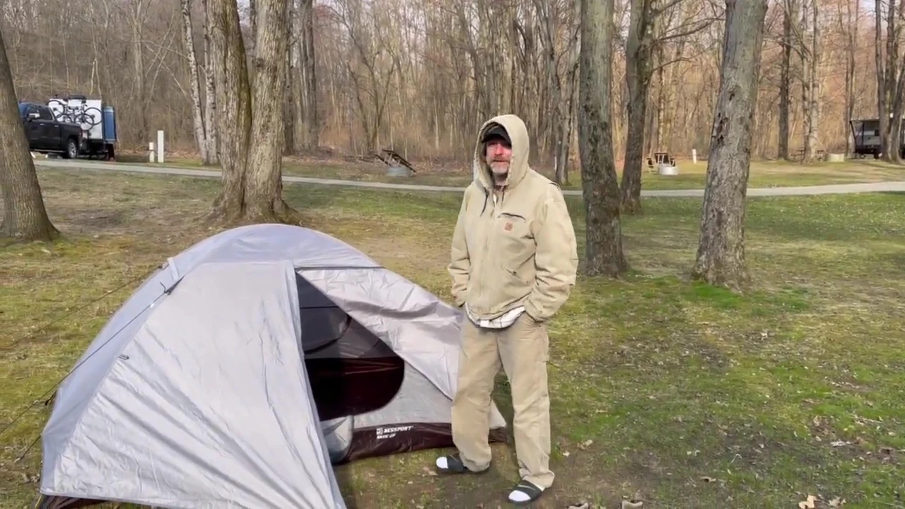 Speaker discussing their experience with the sleeping bag in cold weather