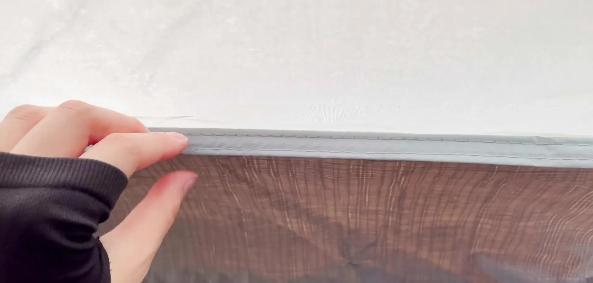 Detail of the inverted seam