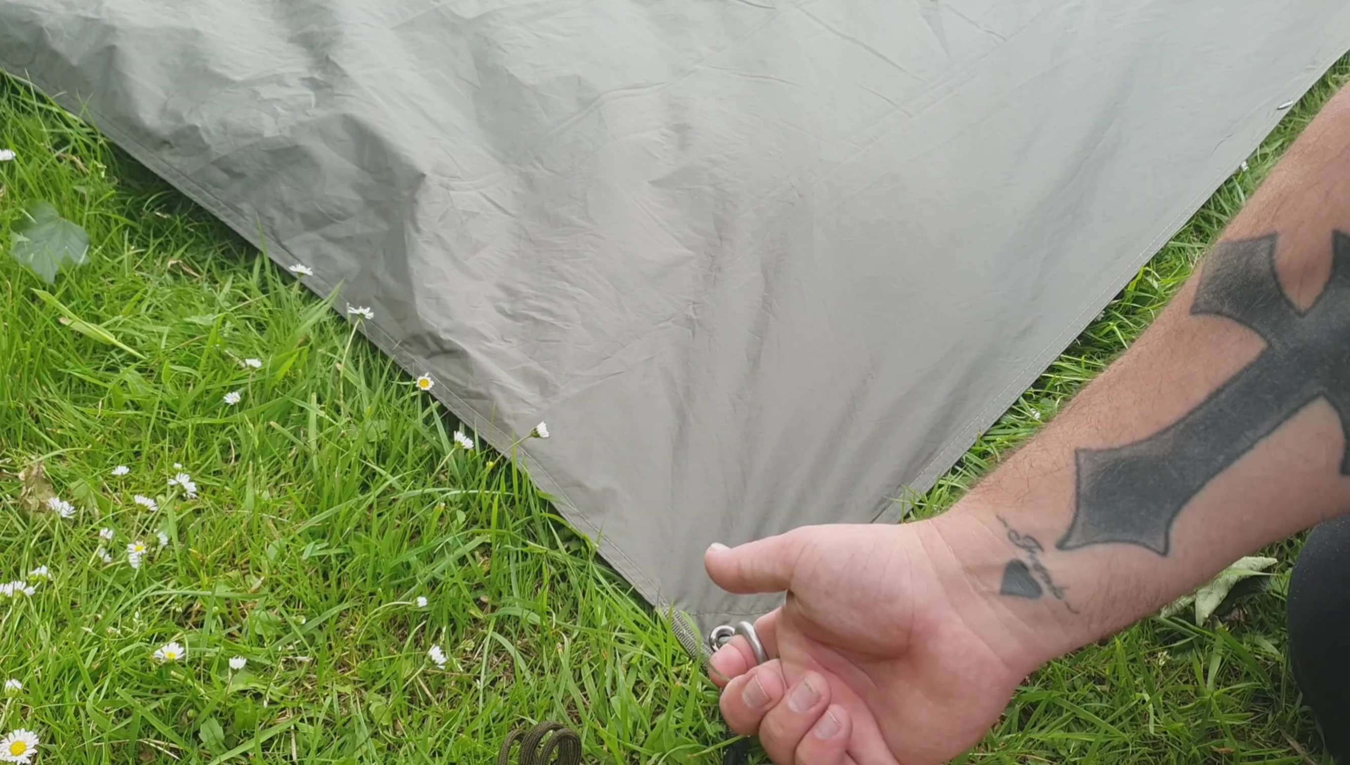 Close-up of G1 corner showing stitching and webbing.
