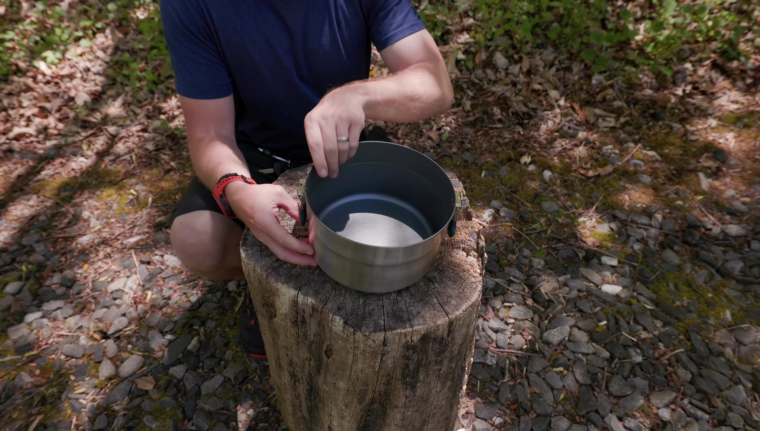 The 2.5-liter stainless steel pot with its locking handles and measurement markings.