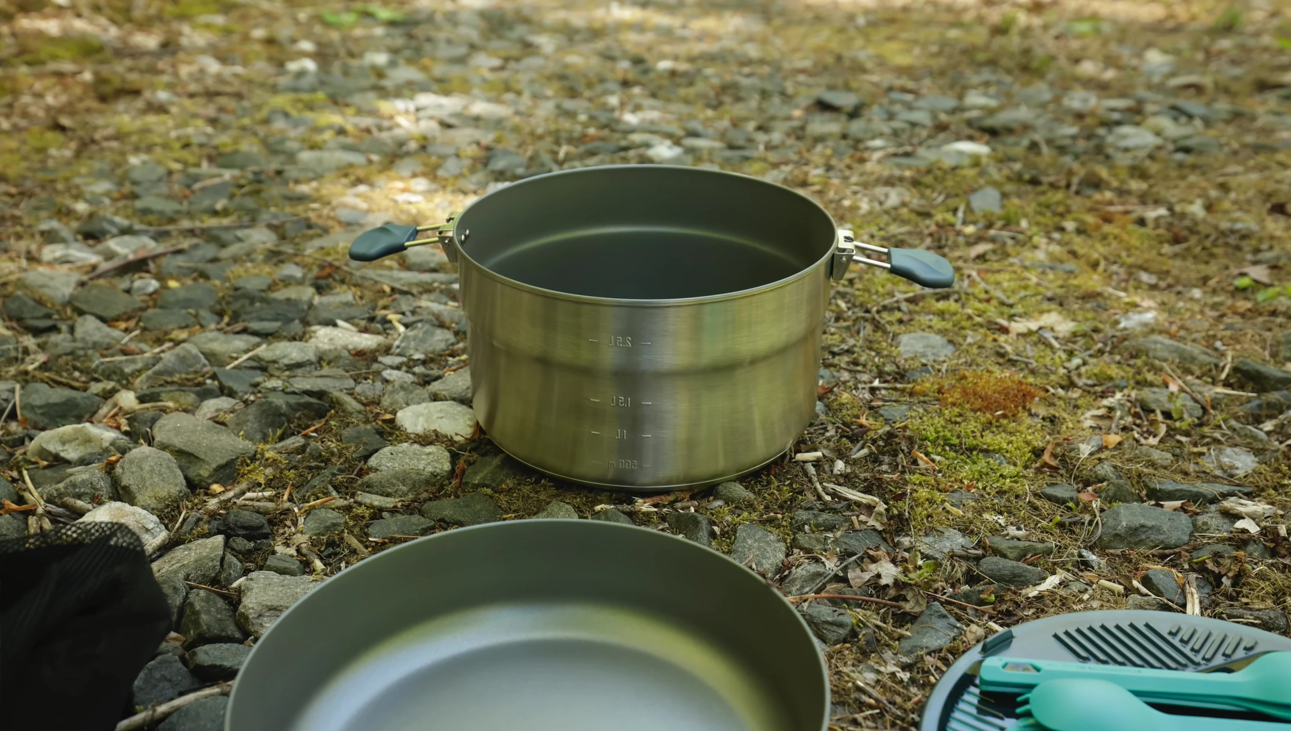 Close-up showcasing the materials of the cookset.