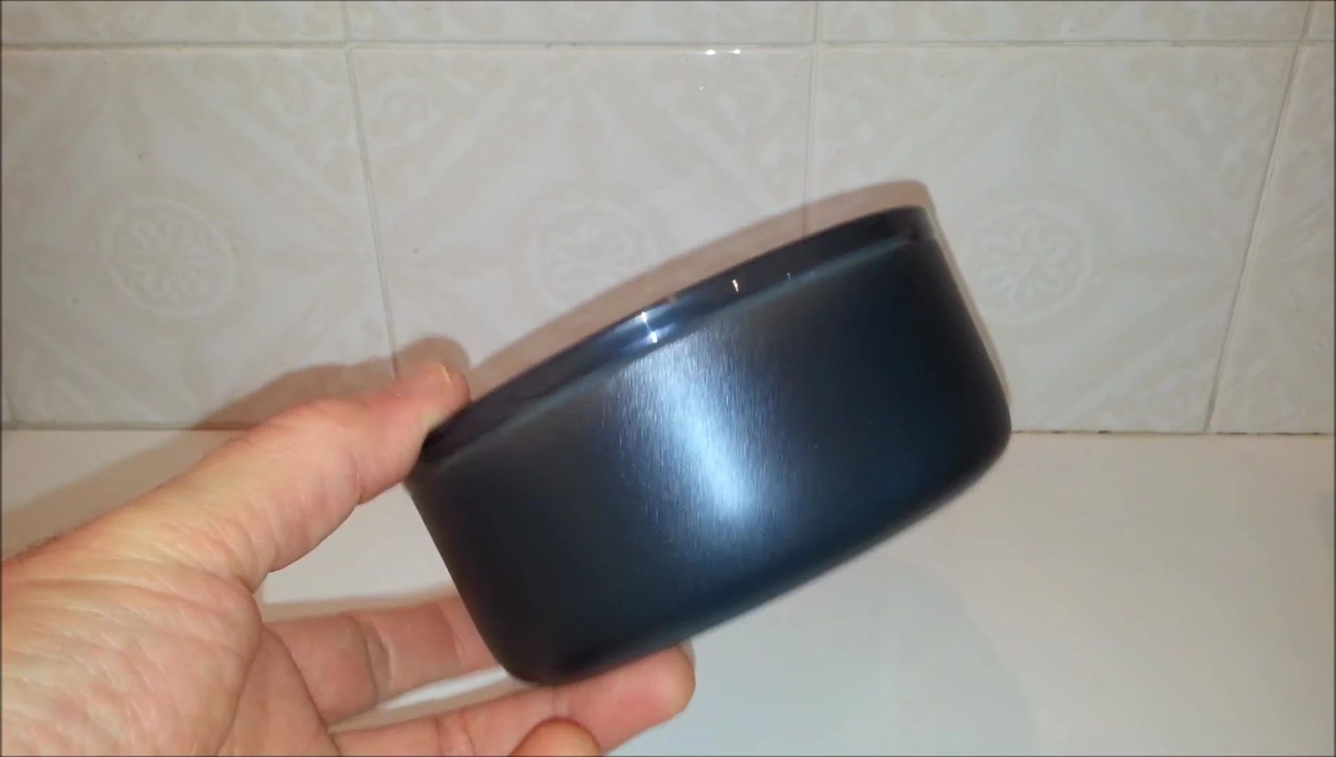 The food-safe plastic outer container.