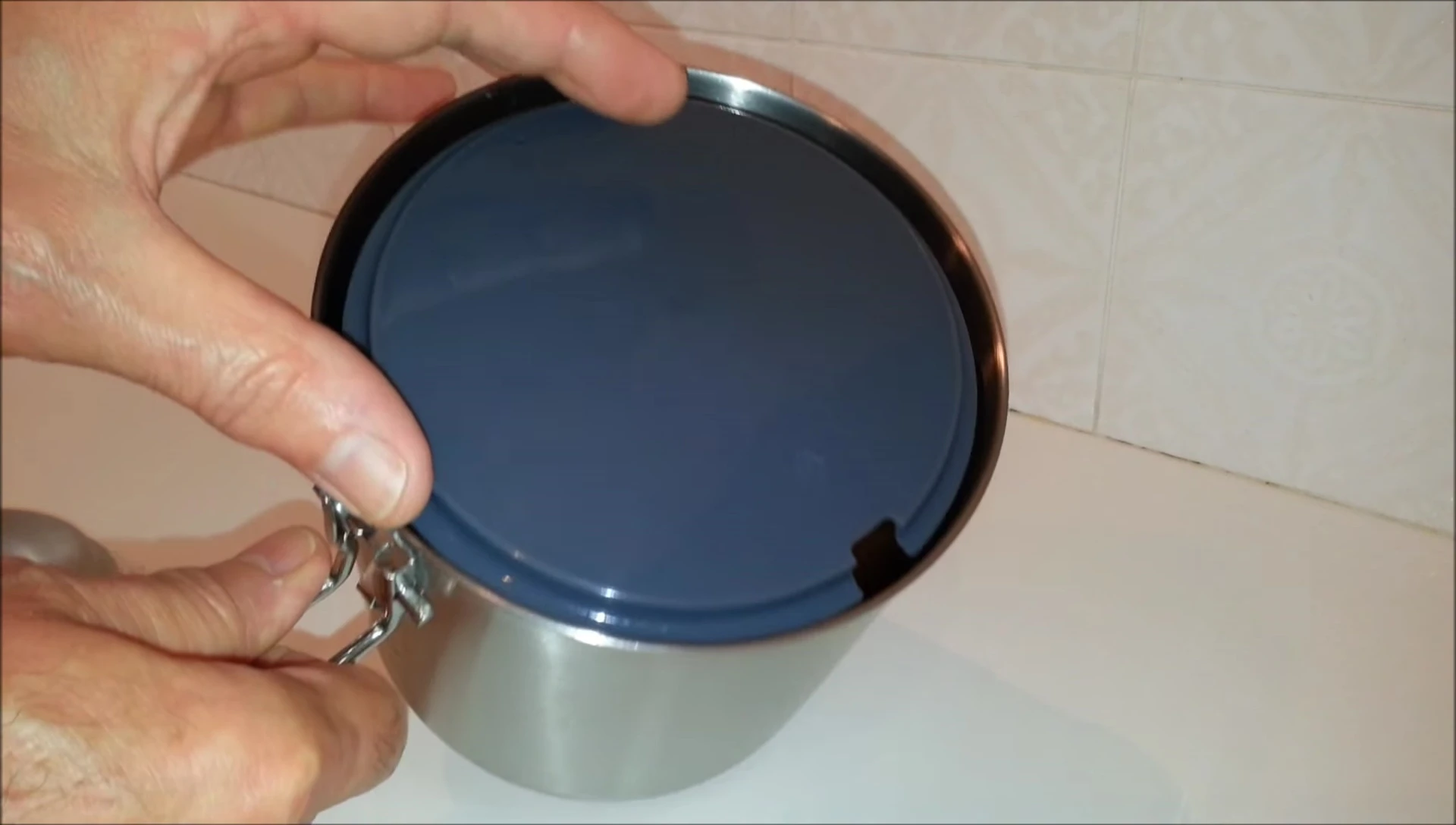 Demonstration of the nested packing system.