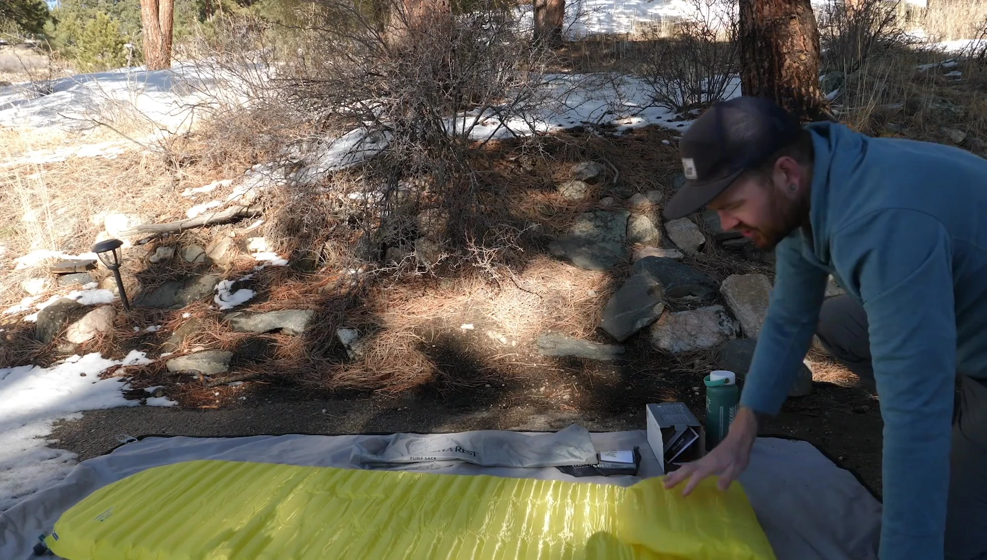 Deflating the sleeping pad
