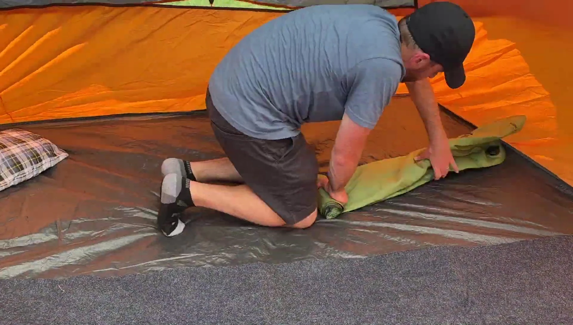 Visual representation of the sleeping pad's dimensions.