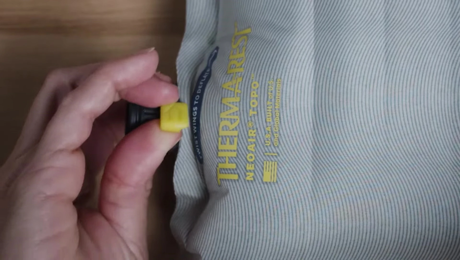 Demonstration of the WingLock valve in action, showing easy deflation.