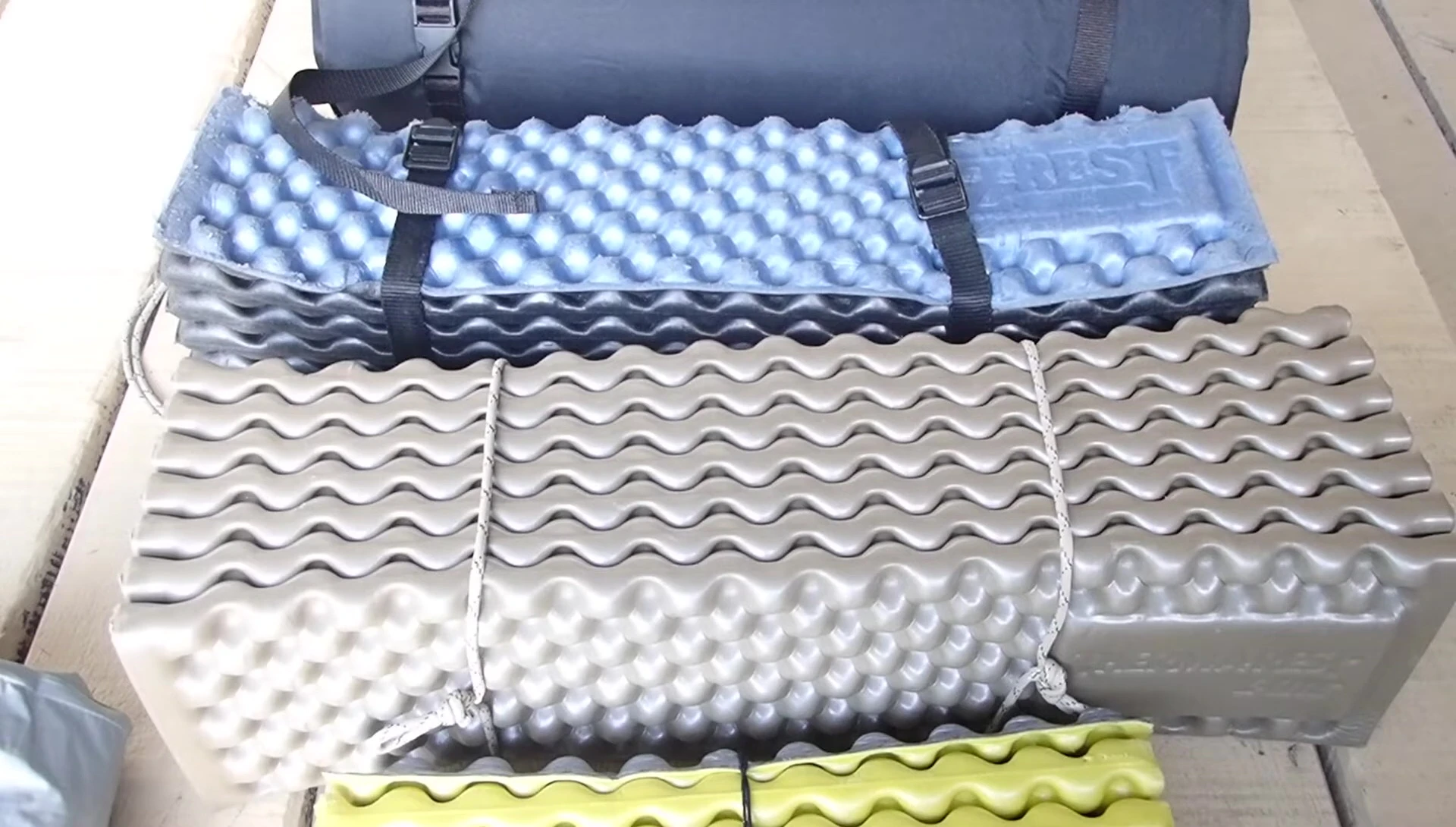 Shot showing the dimensions of the Thermarest Z Lite sleeping pad