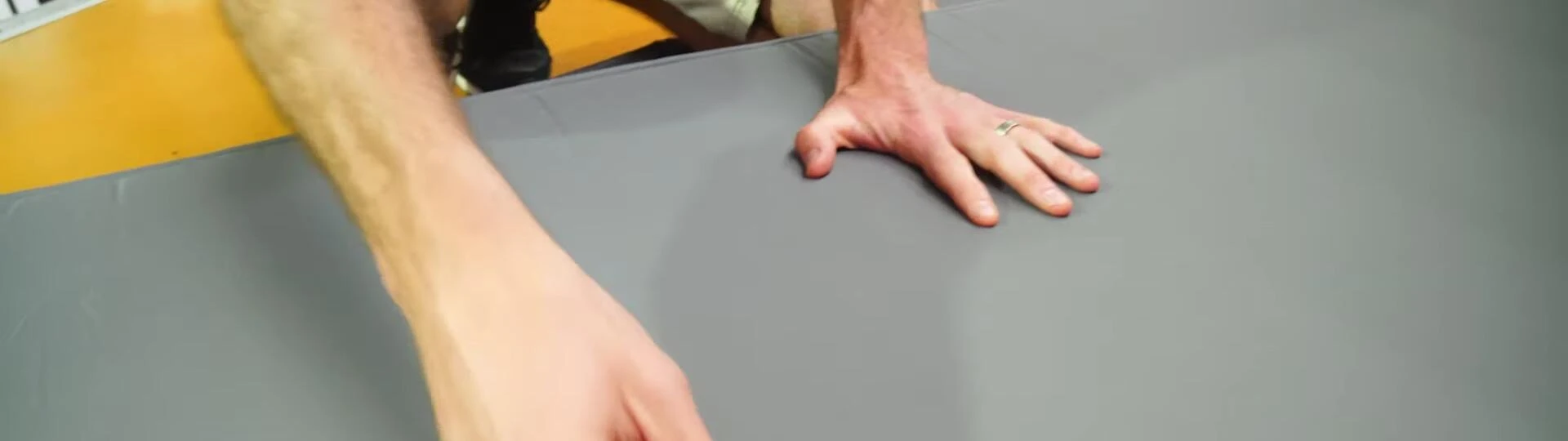 Close-up image of the polyurethane foam core and internal structure of the Coleman High Peak mat.