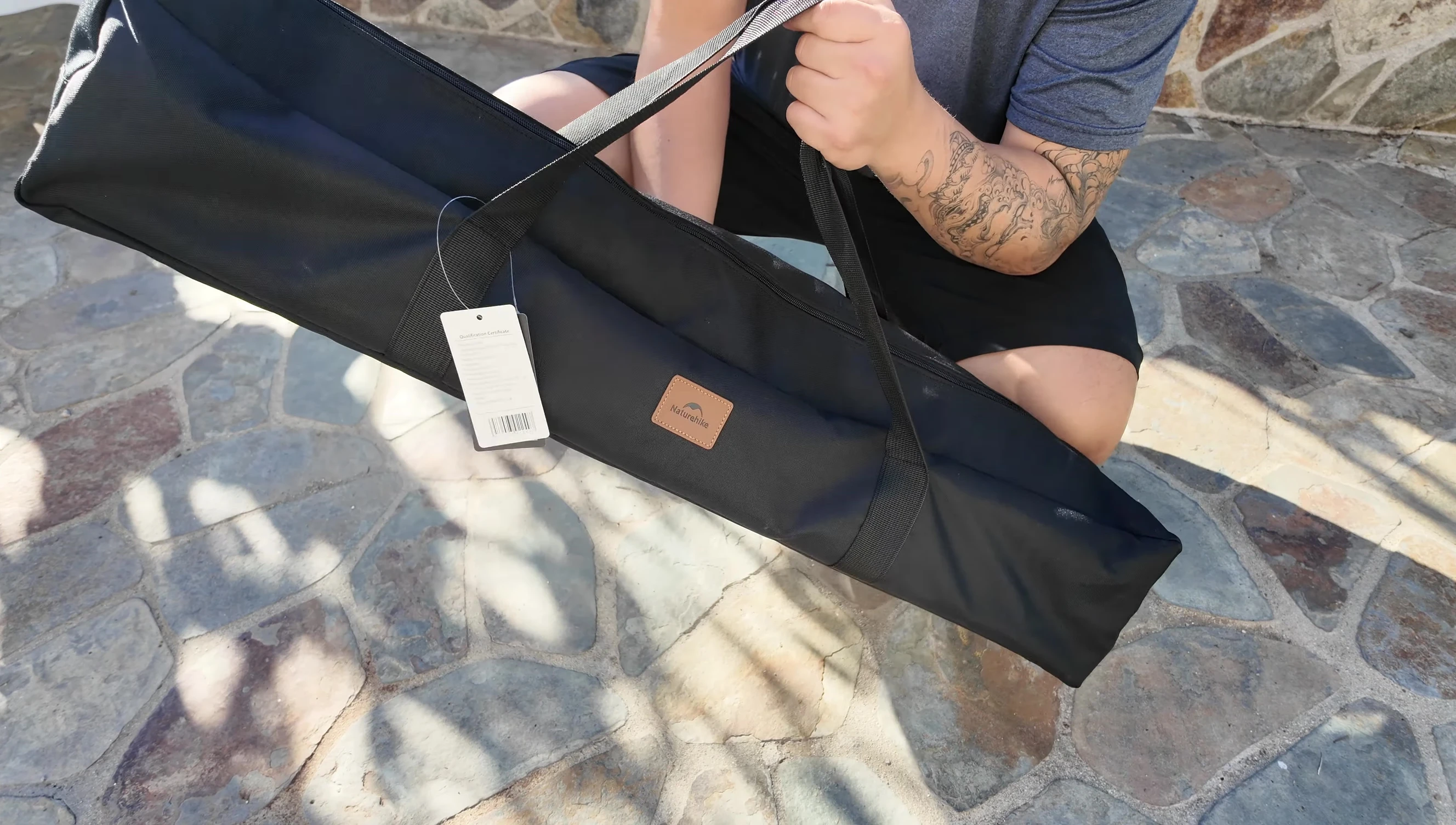 The Naturehike IGT table bag with handles and zippers.