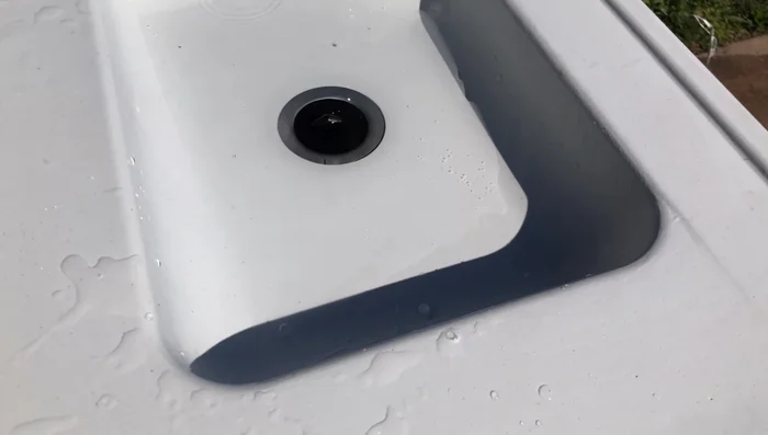 Fold the sink flat for easy storage and transport.