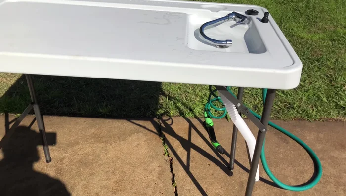 Fold the sink flat for easy storage and transport.