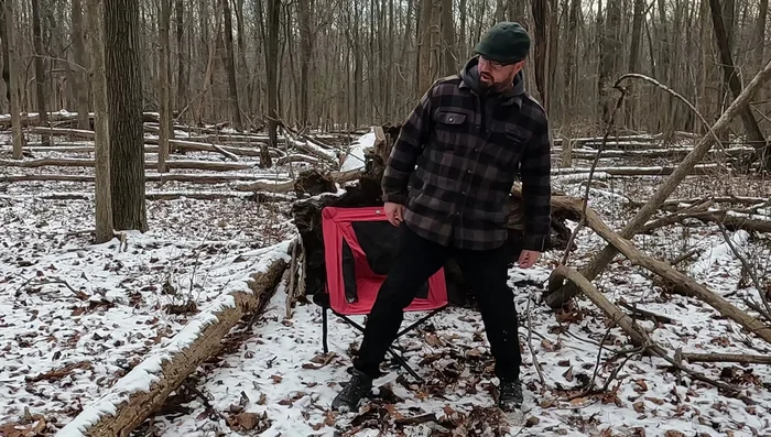 Demonstration of the chair's features: 180° swivel, comfortable seating, adjustable leg height, and cup holder.