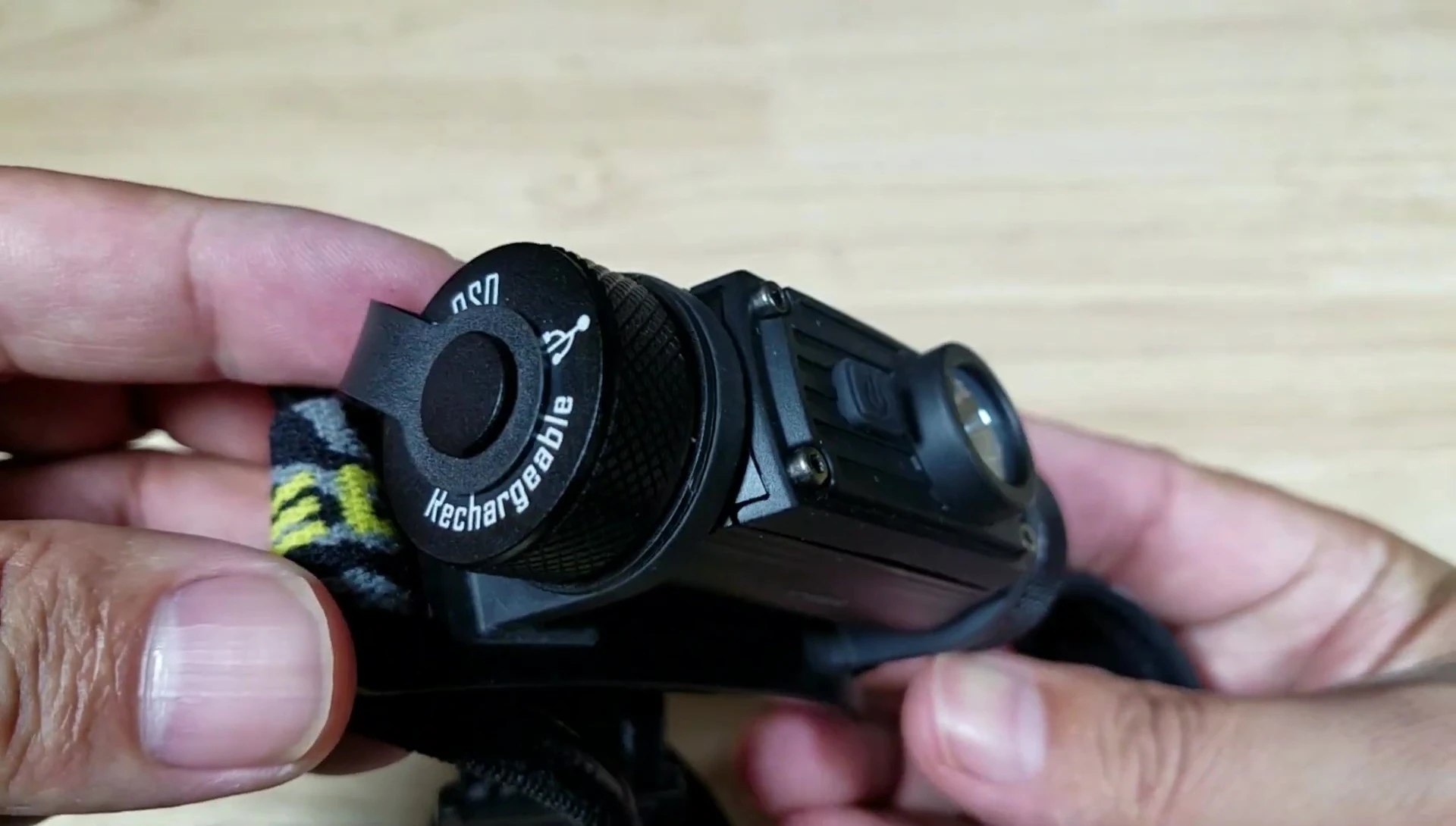 Battery compartment on the headlamp