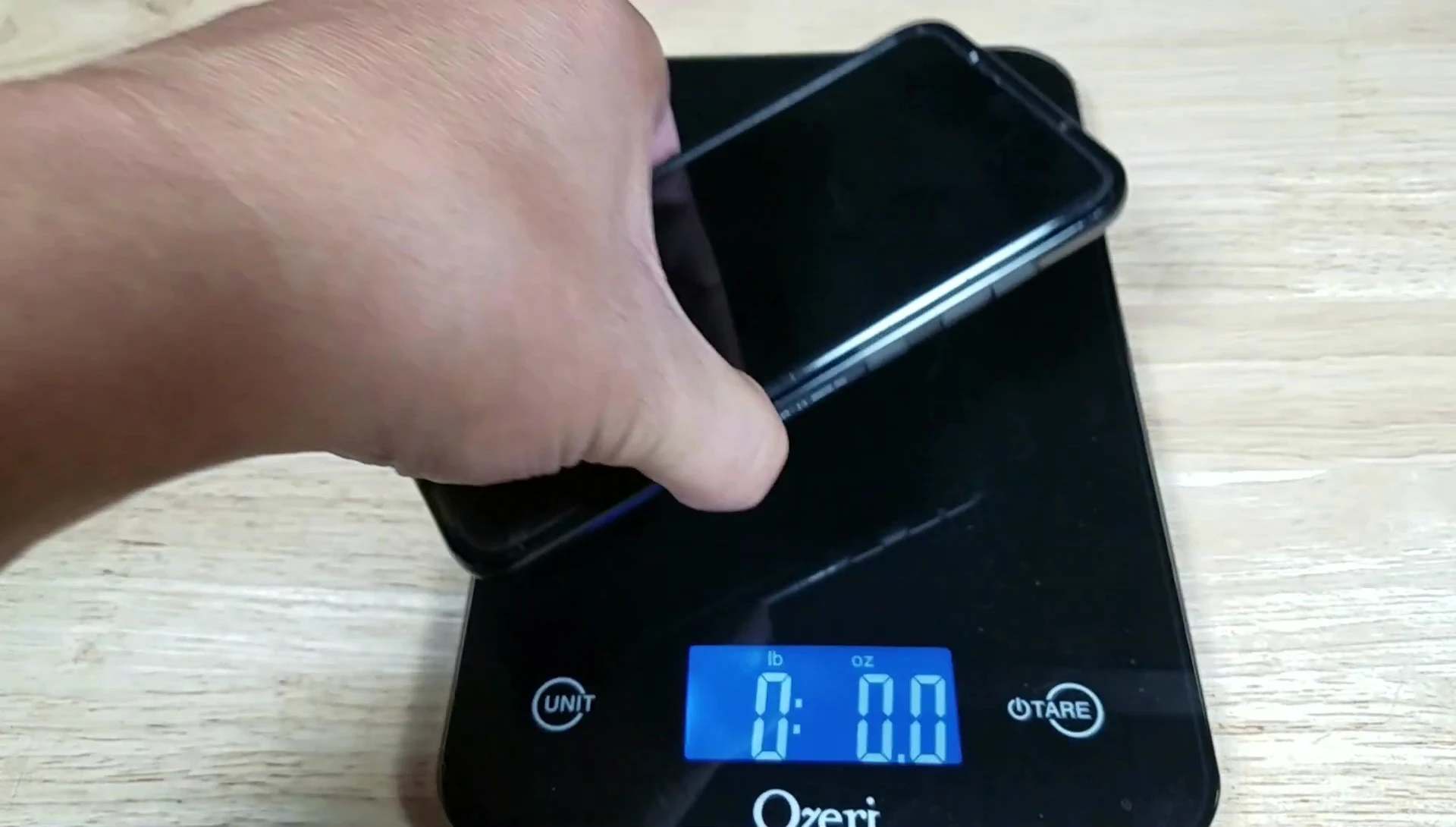 Weight comparison with a Samsung S20
