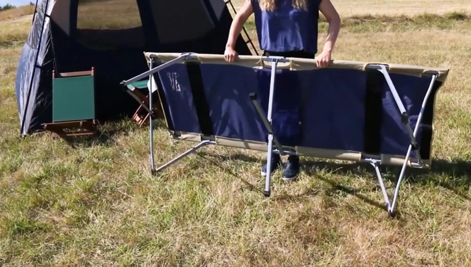 Demonstrating the easy setup of the Byer cot