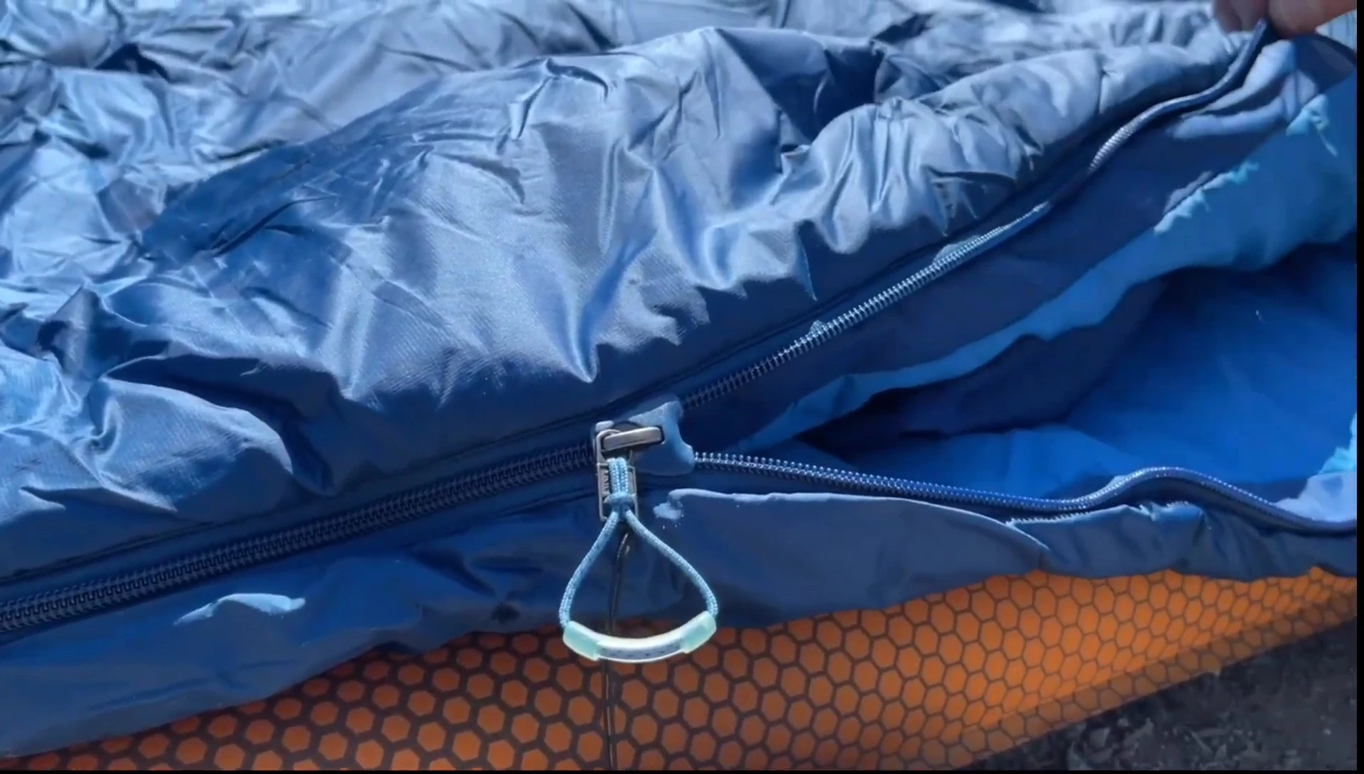 Close-up image of the Lamina bag’s insulation and materials.